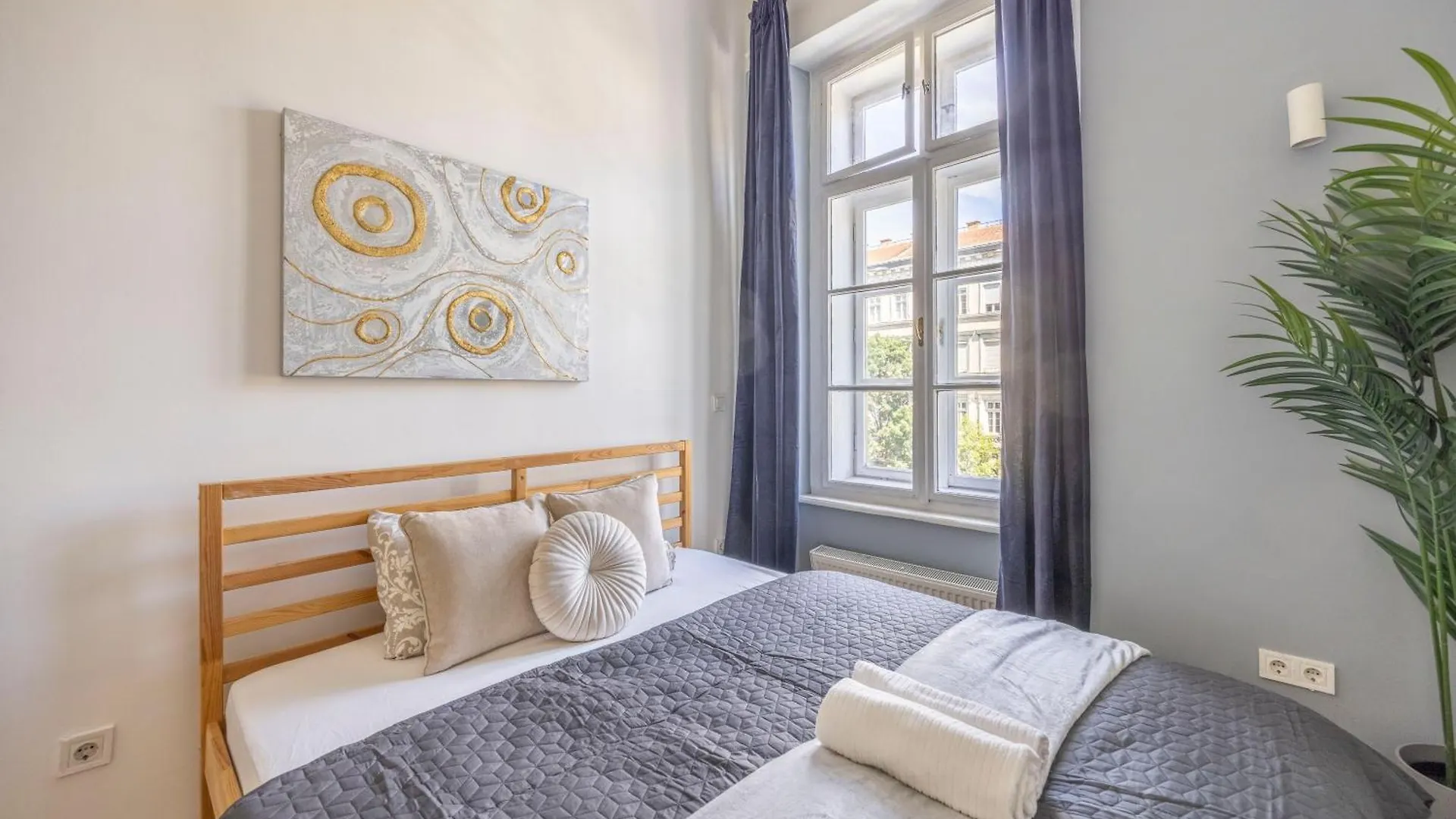 Deluxe Central 4Bedrm Apartment In The Heart Of Budapest 0*,