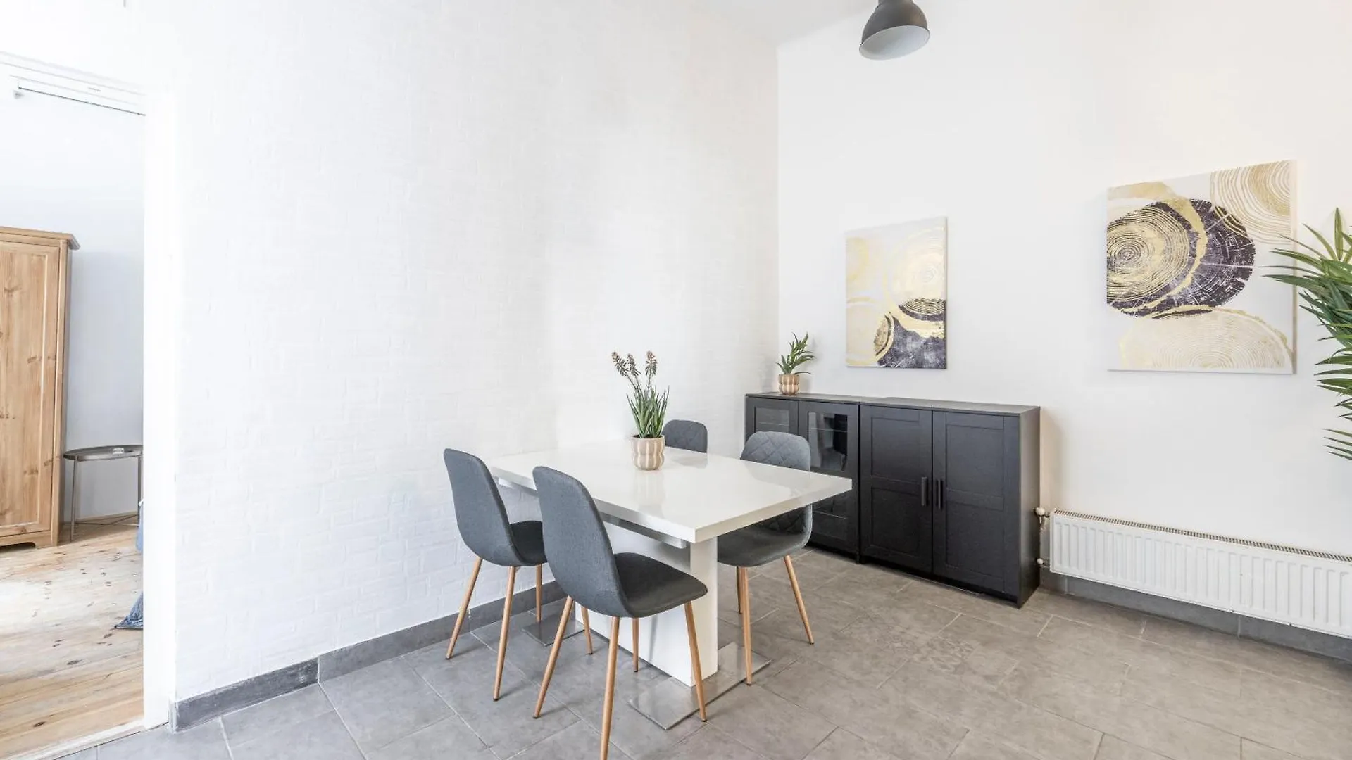 Deluxe Central 4Bedrm Apartment In The Heart Of Budapest