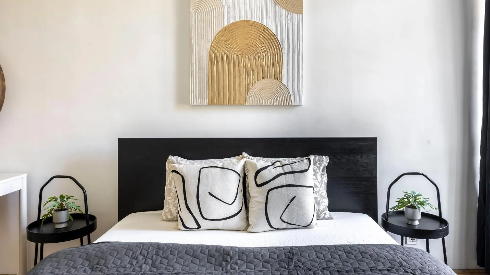 Deluxe Central 4Bedrm Apartment In The Heart Of Budapest