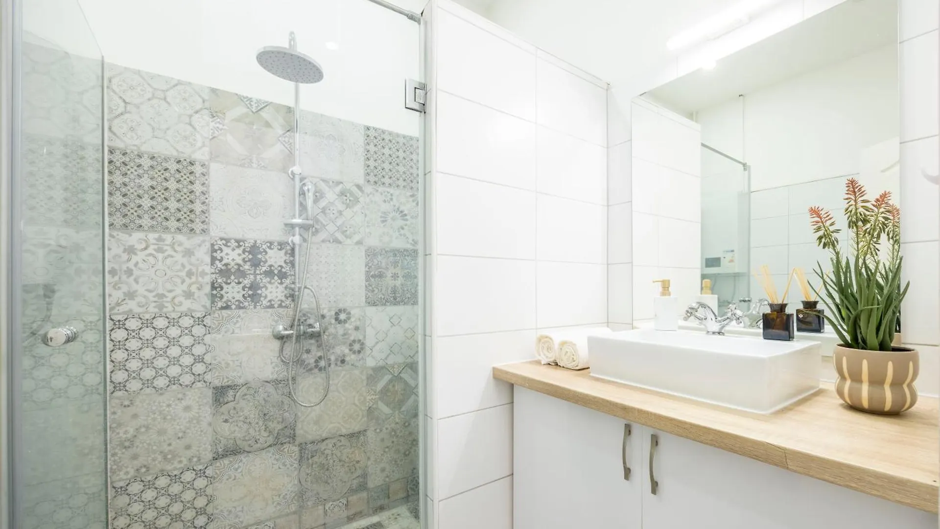 Deluxe Central 4Bedrm Apartment In The Heart Of Budapest