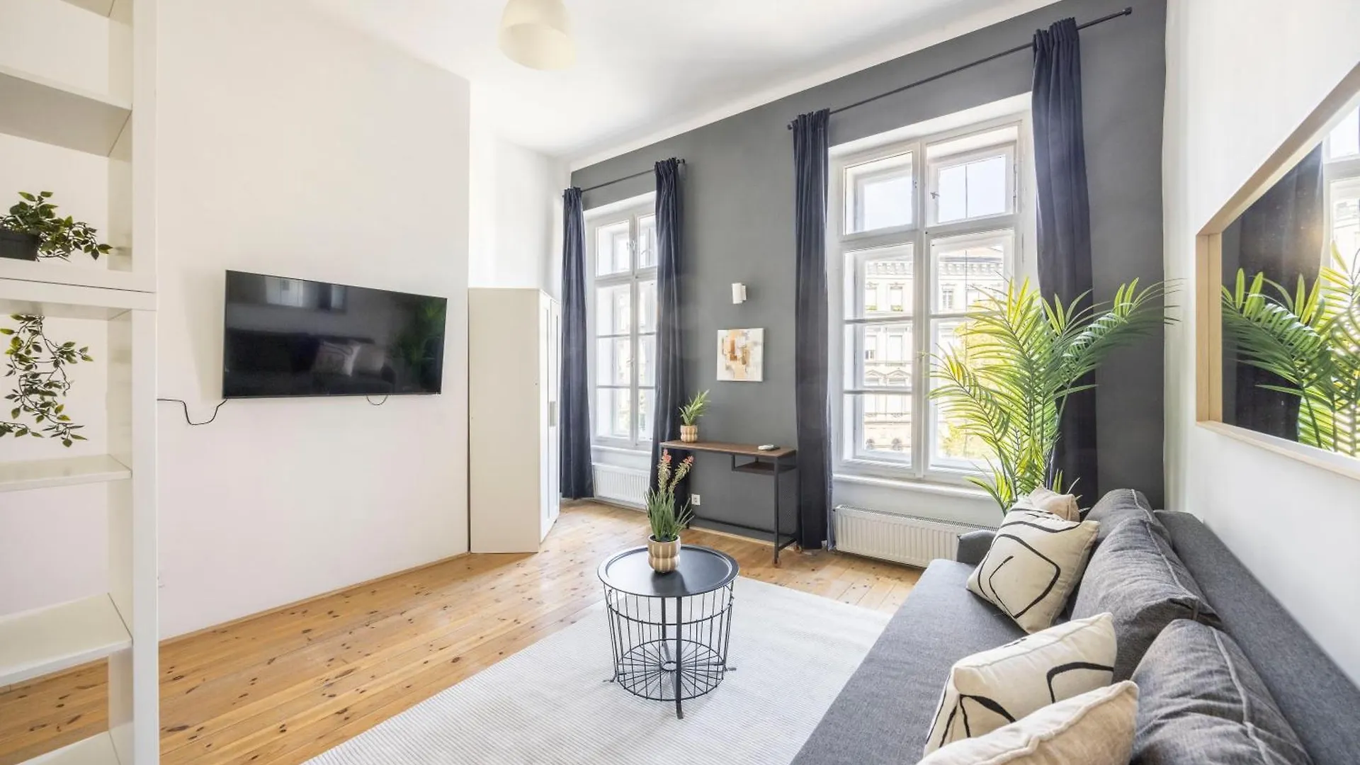 Deluxe Central 4Bedrm Apartment In The Heart Of Budapest Hungary