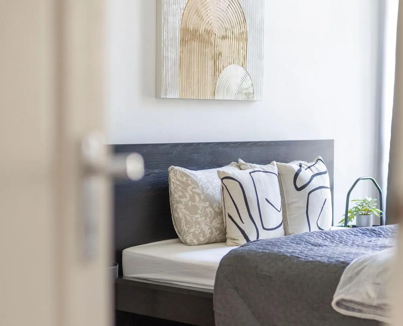 Deluxe Central 4Bedrm Apartment In The Heart Of Budapest Hungary