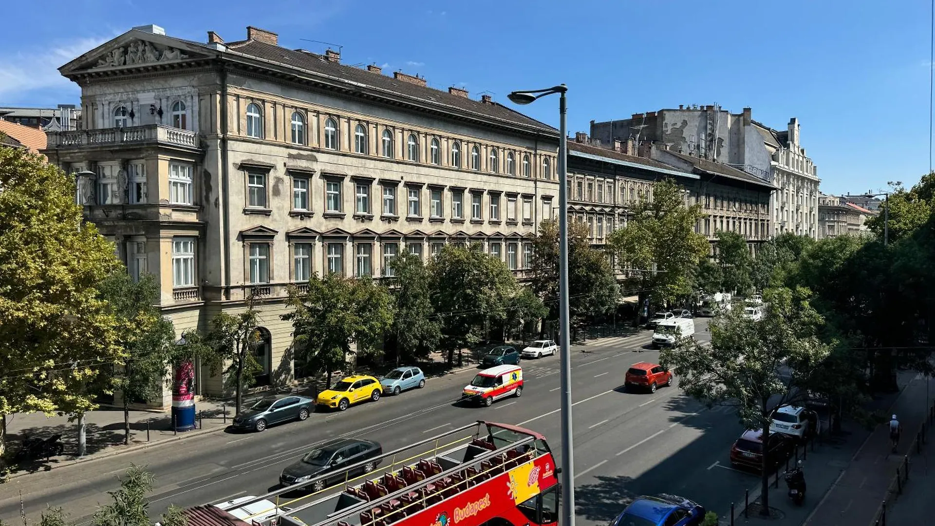 Deluxe Central 4Bedrm Apartment In The Heart Of Budapest